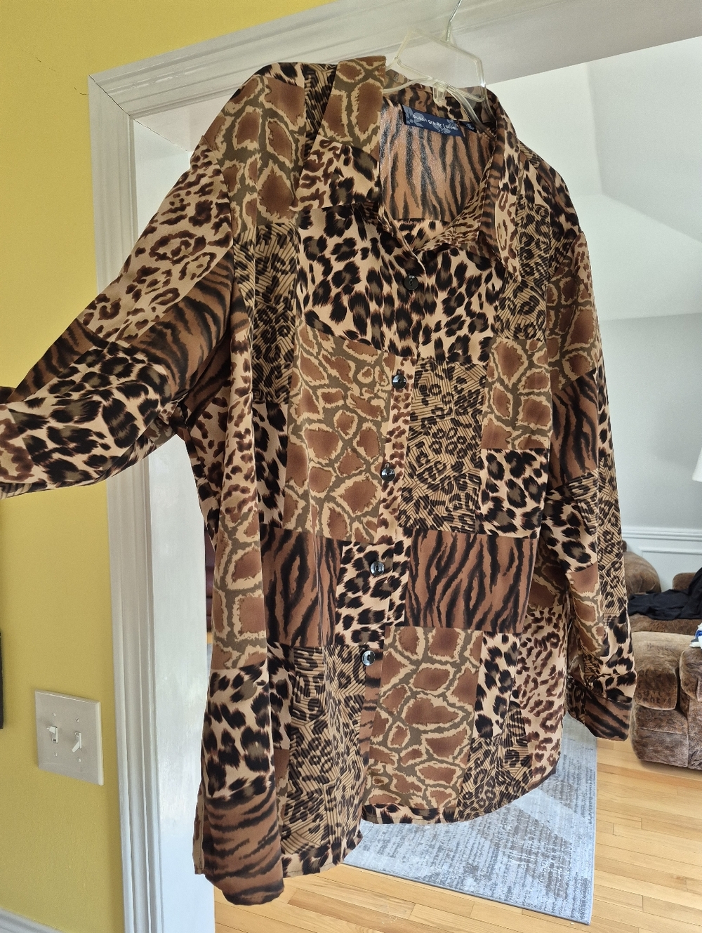 2XL Susan Graver Style Animal/ Africa Print Blouse - Picture 3 of 7